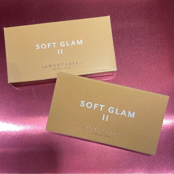 2/$30 Anastasia Beverly Hills: Soft Glam II Mini Eyeshadow Palette - Picture 5 of 5